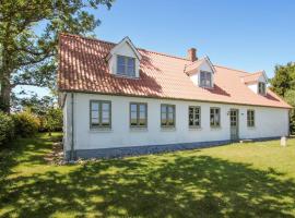 Stunning Home In Sams With 4 Bedrooms And Wifi, hotel in Brundby
