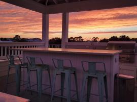 Golf Cart, 3 King Beds, Covered Rooftop Area, Half Mile to Beach!, ξενοδοχείο σε Santa Rosa Beach