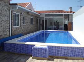 Villa T4 35km Montargil - Private & Heated Pool, hotel con estacionamiento en Casal do Anafe de Baixo