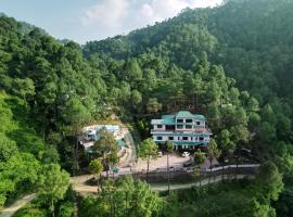 Pineland Resorts & Chalets Kasauli، منتجع في كاساولى