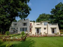 SaffronStays Riverscape Villa, Karjat, Hotel in Chinchavli