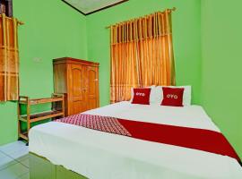 OYO 92062 Pondok Aurel Wahidin, hotel v mestu Cirebon