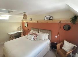 Wee Cottage - Super King bed!, Hotel in Penpont