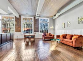 Elm St Retro Retreat- Downtown Close to Local Amenities, apartment in Greensboro