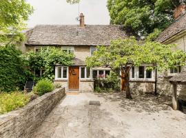 Architect Designed Cosy Cotswold Stone Cottage, casa de férias em Quenington