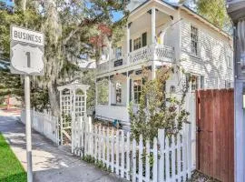 Charming, historic home with balcony, enclosed yard, A/C - near downtown & beach