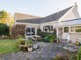 Bungalow in Spey Bay, Moray (Disabled Accessible), hotell i Kingston