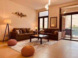 ONE 2BHK Elegant Apartment in Muscat Bay 03，馬斯喀特的度假住所