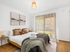 Close to Geelong 4 Bedroom home by Short & Long Stays