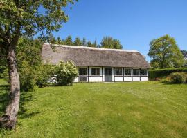 2 Bedroom Awesome Home In Sams, vakantiehuis in Toftebjerg