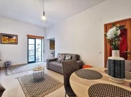Downtown Apartment (center)