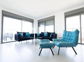 Luxury Penthouse 5 Rooms, hotel in Or Yehuda