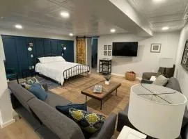 Modern & Chic XL Studio w EZ City Airport Access