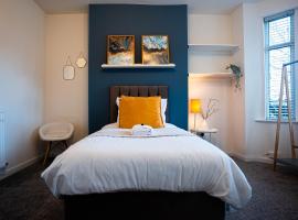 Comfortable equipped House in Nuneaton sleeps5 with FREE parking, отель в Нанитоне