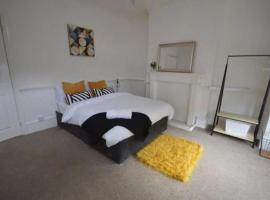 CONTRACTORDIGS with FREE parking - excellent road links, hotell i Nuneaton