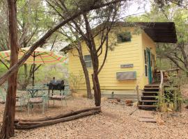 The Mexico Cabin at Creekside Camp & Cabins, pet-friendly hotel in Marble Falls