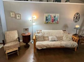 The Studio at Creekside Camp & Cabins、マーブル・フォールズのホテル