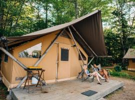 Huttopia Southern Maine, hotel na may parking sa Sanford