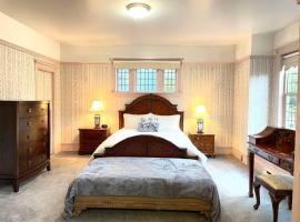 Parlor Suite in Heritage Manor, Fairfield, near DT，維多利亞的公寓