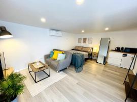 Newly Renovated Contemporary Private Studio near Hobart CBD and Airport, cheap hotel in Warrane