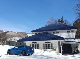 Luna Lodge, hostelli kohteessa Hakuba