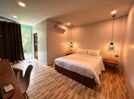 Plernpetch Hotel, hotel di Suratthani