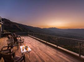 Eyes On The Lake by StayVista - A hillside villa with a captivating view of the river, villa in Pune