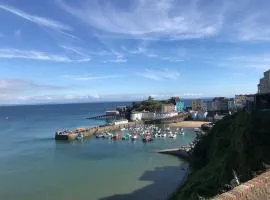 Great Offer 2 bed Tenby flat free parking