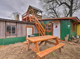 Serene Green Forest Hideaway with Spacious Yard, Hotel in Green Forest