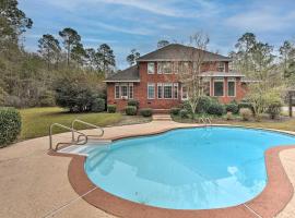 Spacious Statesboro House with Private Pool!, hotel in Statesboro