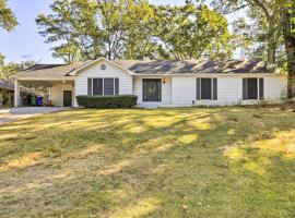 Cozy Getaway Less Than 2 Mi to Columbus State!, hotel em Columbus