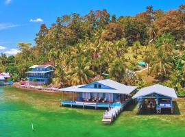 MISTY MOONLIGHT VILLAS, rizort u gradu Bocas Town