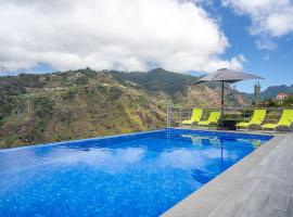 Gran Horizonte House with private pool by HR Madeira, počitniška hiška v mestu Ribeira Brava