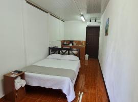 Sleep&Go! Cabinas en Siquirres Centro - Rafting tour - Tarifa corporativa Disponible, hotell i Siquirres