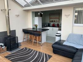 Comfy and welcoming 2 bedroom Annex., self catering accommodation in Padstow