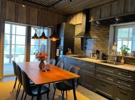 Modern Stuga med Ski Lodge känsla, hotel v destinaci Järvsö