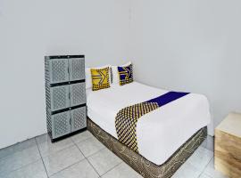 OYO 92086 Fun Guesthouse Syariah, hotel en Mojokerto