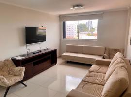 Apartamento perfeito, bem localizado, confortável, espaçoso e com bom preço insta thiagojacomo、ゴイアニアにあるエスタサン・ゴイアニア・ショッピングモールの周辺ホテル
