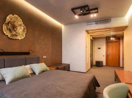 MOJO HALL Hotel، فندق في لوتسك
