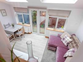 Cosy Heather Cottage, hotel para famílias em Ashbourne