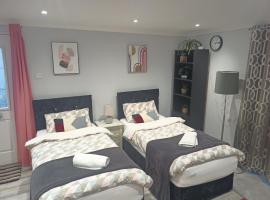 Brand New Cosy Apartment 3 Sleep, Garden access Free Wi-Fi & Parking, hotel a Newport