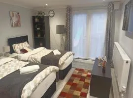 Stylish 2-sleep Studio in Newport Centre Free WiFi & On-site Parking