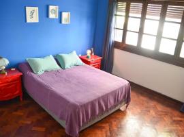 Casabunda Multiespacio, habitación privada en el centro, guest house in Salta