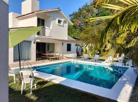 Casa Zihuana, готель у місті Істапа