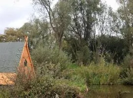 Rum Bridge "Owl Watch" wooden tipi