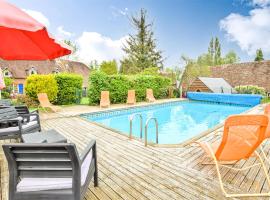 Beautiful Home In Vieux-pont-en-auge With Wifi, 3 Bedrooms And Outdoor Swimming Pool, hotel din Vieux-Pont-En-Auge