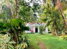 House Colonial, Cama e café (B&B) em Talalla South