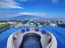 Modern style room with sky pool 古城边天际泳池公寓