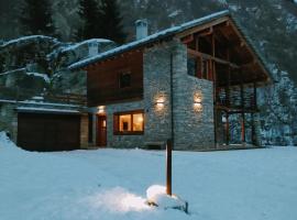 Chalet Walser immerso in una proprietà privata di 3000mq, hotel en Piode