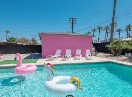 The Pink Cactus - Desert Retreat - Luxe Pool, Golf & Game Room